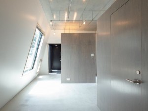 神楽坂の路地にひそむ、光と静寂のデザイナーズ隠れ家【賃貸/SOHO可/オフィス可/～18万/35㎡以上】