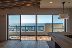 海に良く似合うナチュラルでスタイリッシュデザインのオーシャンビューのお部屋【売買/ペット可】