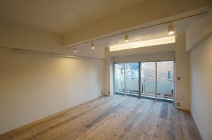 足場板のフローリングのあるカフェのようなリノベーション空間【賃貸/SOHO可/杉並区/～10万/30㎡以上】