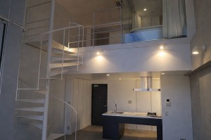 浜松町,都市と水景を住みこなす、最上階デザインメゾネット【賃貸/港区/～22万/55㎡以上】