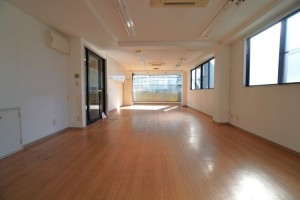 等々力,大きな開口部のある開放的で広いワンフロア【賃貸/オフィス可/店舗可】
