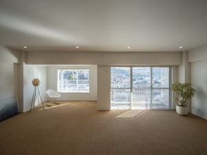 葉山,リゾートの華やかさと、日常のリアルを併せ持つ集合住宅のリノベ空間【売買】