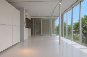 洗足,緑の中庭を挟むスタイリッシュなガラスのユニット(1LDKプラン)【賃貸/ペット可/大田区/～27万/55㎡以上】