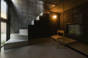 アトリエに大型バイクのガレージに!!多様なミニマルライフを過ごせるデザイナーズ長屋の3層空間【賃貸/SOHO可/ペット可/世田谷区/～12万/25㎡以上】