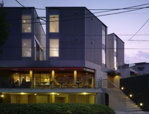 柿の木坂,パティスリーとカフェの上の高感度な集合住宅【賃貸/SOHO可/ペット可/目黒区/～25万/55㎡以上】