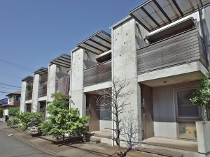 丸屋根の下で暮らす ― 郊外に息づく現代的テラスハウス【賃貸/SOHO可/オフィス可/ペット可/小平市/～13万/45㎡以上】※お申込み中になります