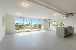 斜面に住まう、空と緑を抱く邸宅【売買/ペット可/横浜市】