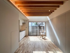 軒下からはじまる都市の住まい ― 高円寺のデザイナーズ長屋【賃貸/杉並区/～22万/50㎡以上】※お申込み中になります