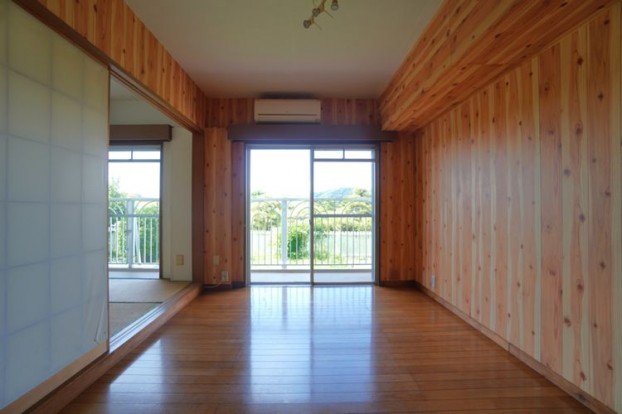 現在は前オーナーがリフォームした内装が残っています